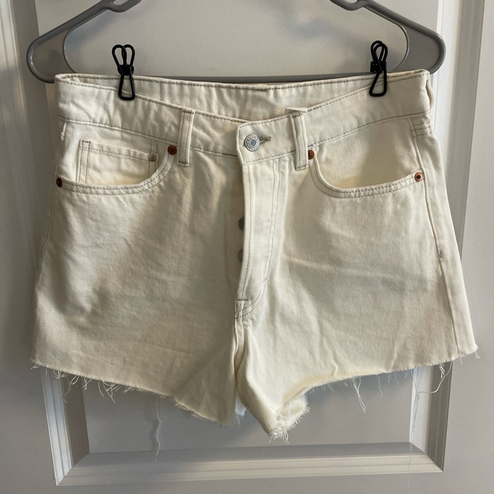 Vintage high rise white denim shorts.